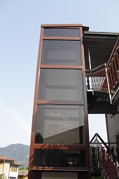 Elevatore automatico con struttura e vetro fumé 005